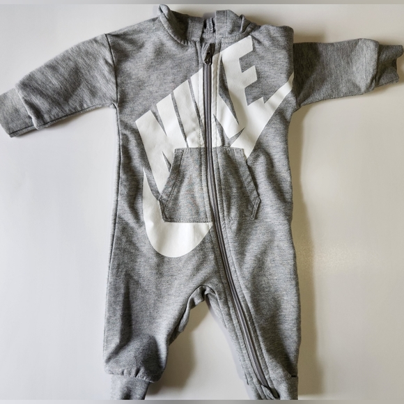 6 Months Nike One Piece Outfit - Picture 3 of 6
